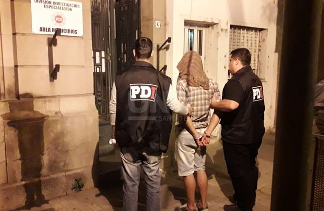 El hombre se entrego en la Subcomisaría 17° de Santa Fe.