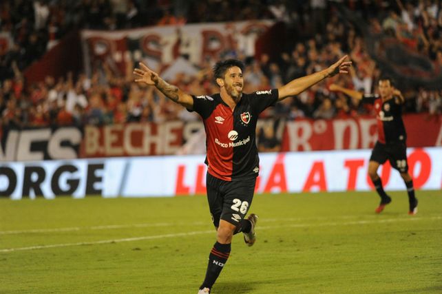 Qué regreso. Pablo Pérez volvió a pisar el Coloso con la camiseta de Newell’s y la rompió