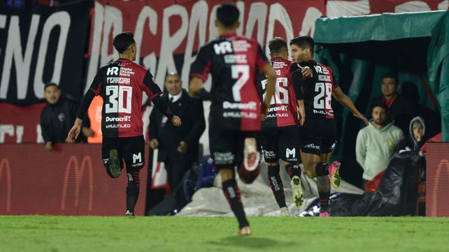 Newells lo aguantó y todo fue festejo en el Coloso.