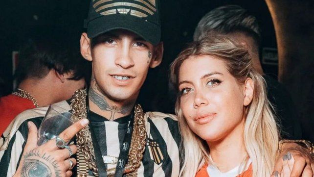 L-Gante y Wanda Nara protagonizaron otra polémica por una foto de un beso frente a la Basílica de Luján.