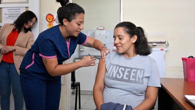 El Ministerio de Salud empezó a aplicar 75.000 dosis de la vacuna antigripal&nbsp;