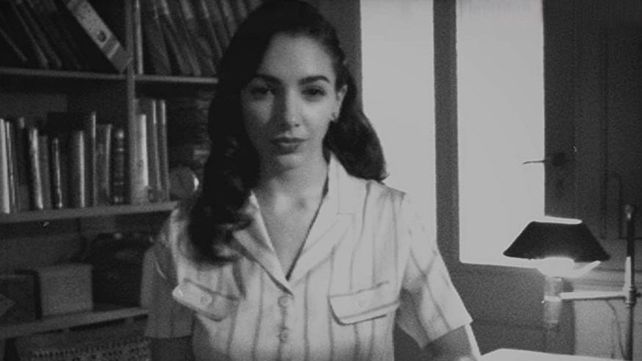 Thelma Fardin interpreta a una misteriosa mujer con una vida llena de intrigas.