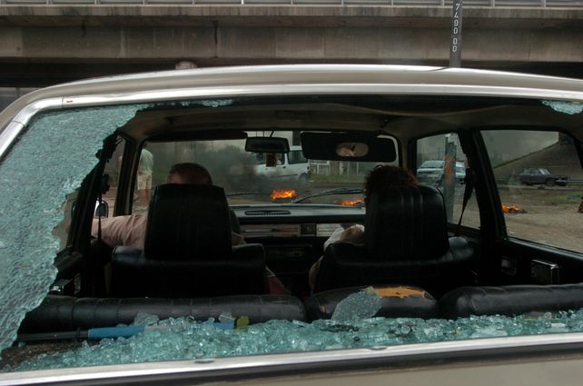 Uno de los vehículos afectados por el granizo en noviembre de 2006. (Foto La Capital /archivo)