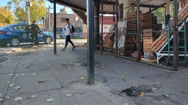 La verdulería de Corrientes y Gutiérrez&nbsp; donde fue asesinado Mauro Villamil con una ráfaga de pistola ametralladora.