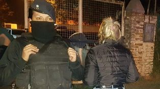 Investigan la muerte de una mujer policía de 23 años: detuvieron a su pareja, también integrante de la fuerza