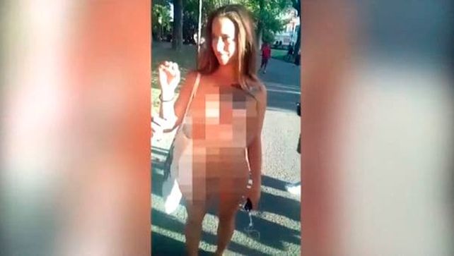 Una joven caminó desnuda por las calles de Italia para realizar un experimento social