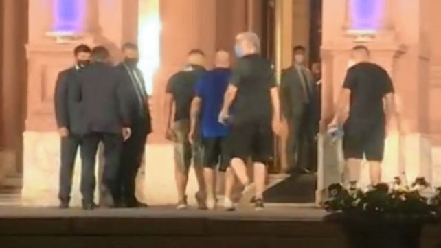 Rafael Di Zeo y otros miembros de la barra de Boca fueron al velorio de Diego Maradona.