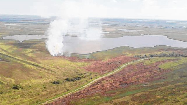 quemas. Los incendios de pastizales tiene en jaque el humedal.
