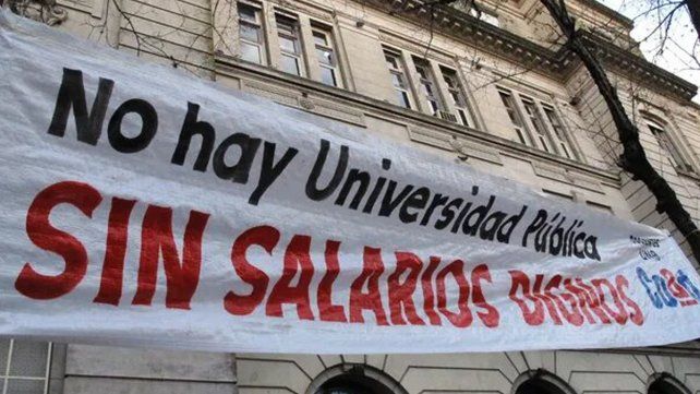 Entidades que nuclean a docentes universitarios analizan medidas de fuerza para exigir la actualización de los salarios