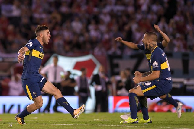 Nández lo grita con todo y se abraza con Benedetto.