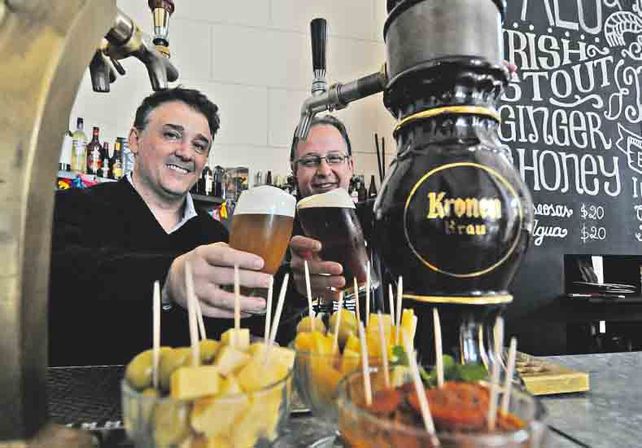 Dos que la tienen clara.  Gabriel Andruszczyszyn y Daniel Llinas son los organizadores del evento que es un clásico en la ciudad.