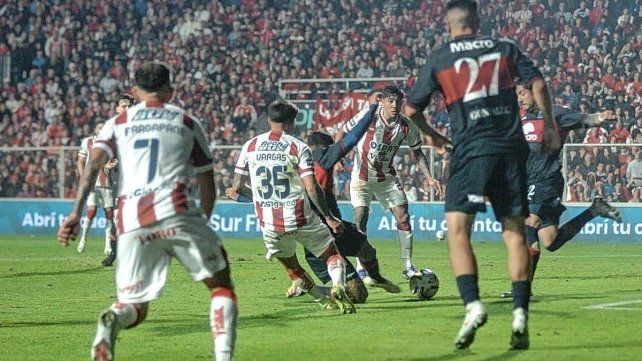 Unión lo buscó, hizo el gasto, el VAR le anuló un gol y empató contra Tigre en el 15 de Abril