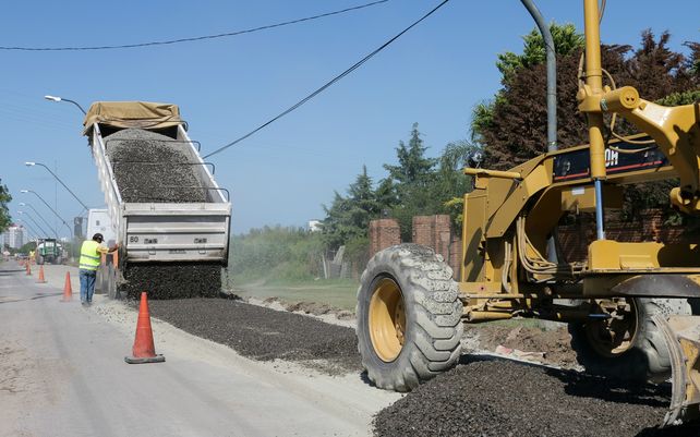 La obra de pavimentación del acceso al barrio Alto Verde, ya está en marcha