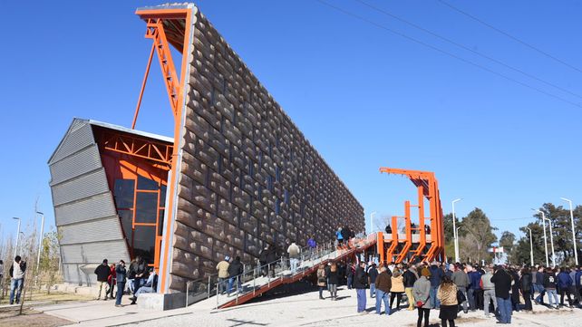 Inauguraron un innovador monumento por un nuevo aniversario del Grito de Alcorta