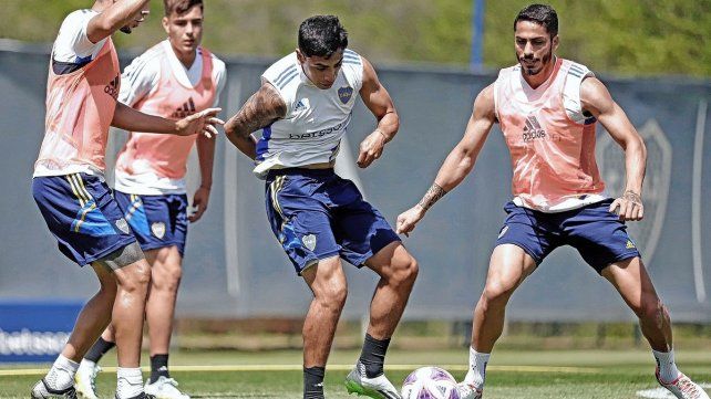 El plantel de Boca entrenó este lunes pensando en la semifinal de la Copa Argentina ante Estudiantes en Córdoba.