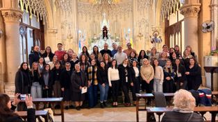 La comunidad educativa de la Escuela Gianelli, el día del acto institucional.