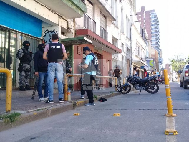 Procedimiento. Los agentes en el domicilio allanado tras una investigación.&nbsp;