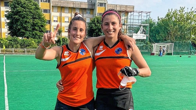 Las santafesinas Pilar De Biase y Julieta Grenón fueron campeonas en Italia con el HC Argentia.