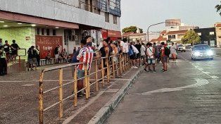 Escasa participación para pedir por la salida de Munúa