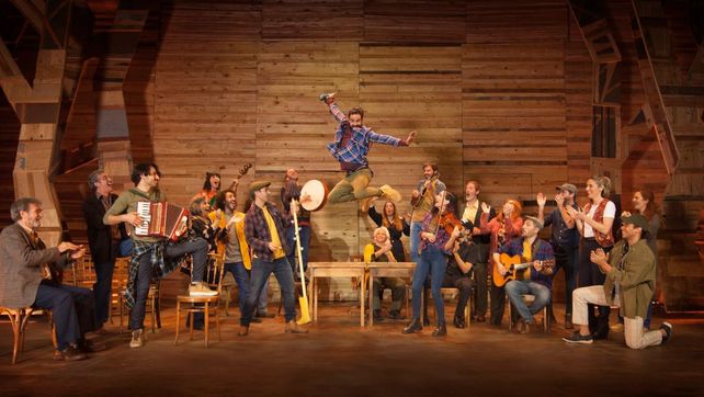 La multipremiada obra Come From Away llega el primer fin de semana de septiembre al Teatro Astengo.