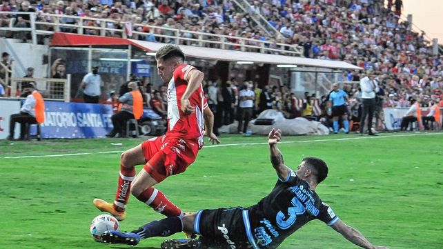 El lateral de Unión Federico Vera está más sólido en la marca y evolucionó en el aspecto táctico.