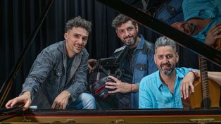 El trío rosarino Garupá presenta este viernes 22 en el Teatro El Círculo su nuevo disco El viejo río que va, donde continúa celebrando la obra de Ramón Ayala