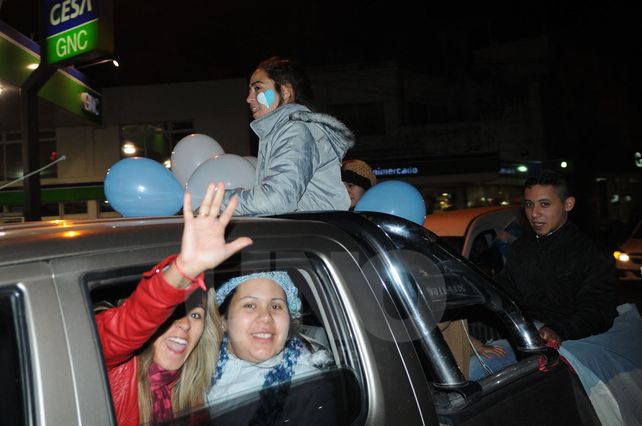 Santa Fe también salió a festejar el triunfo de la Selección Argentina en el debut mundialista
