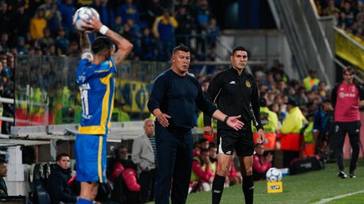Jorge Almirón se pasó de rosca pero su equipo siguió marchando hacia una victoria fundamental