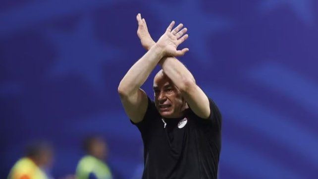 La FIFA suspendió al DT por tres partidos.