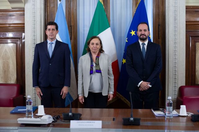 De Pedro (izquierda) y Lamorgese se reunieron en el mediodía de este jueves (hora argentina) en Roma.