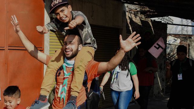 El escultismo es un modo de educación no formal que tiene como objetivo inculcar valores en la juventud centrados en la solidaridad
