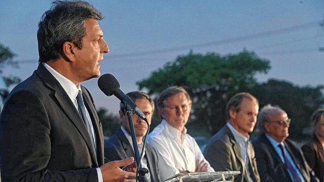 El ministro de Economía Sergio Massa y el gobernador encabezaron el acto que se desarrollo en Racedo