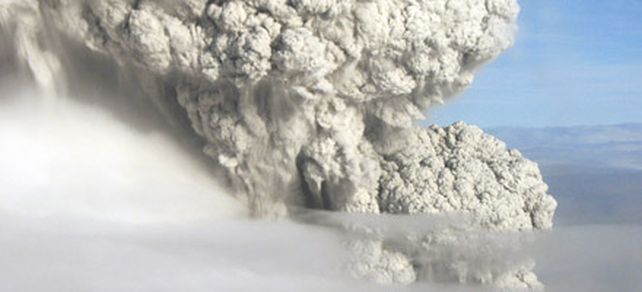 Las cenizas llegaron a Capital y se espera un colapso masivo del volc&aacute;n Chait&eacute;n