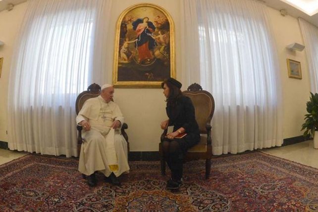 En una carta a Cristina, el Papa reza por caminos de convivencia pacífica