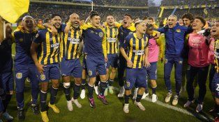 El festejo loco de los jugadores de Central tras la victoria en el clásico.
