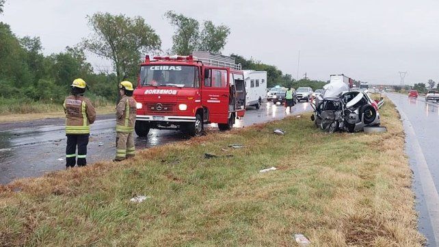Un auto y un camión colisionaron en el kilometro 159 de la Ruta 12