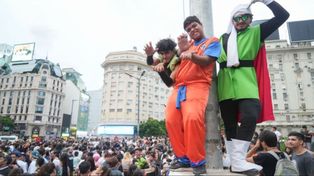 Cientos de fanáticos de Dragon Ball se juntaron en el Obelisco y llamaron la atención de la televisión japonesa