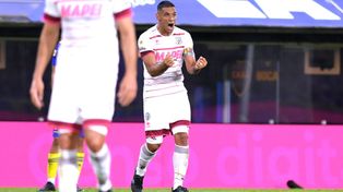 Después del suspenso del VAR, Sand grita con todo su gol, el del empate de Lanús ante Boca.&nbsp;