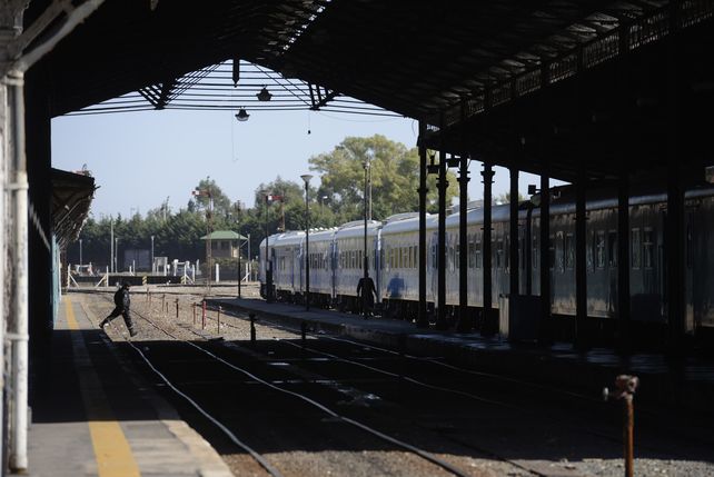 El servicio de trenes desde Retiro llegará hasta la estación Rosario Norte y sumará nuevas paradas