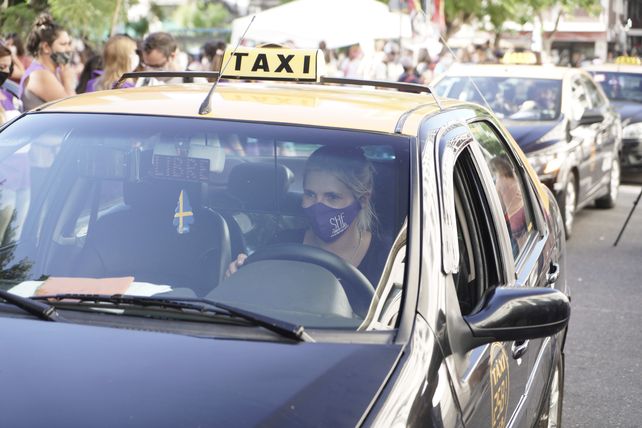 Mujeres taxistas piden más licencias para lograr paridad en el servicio