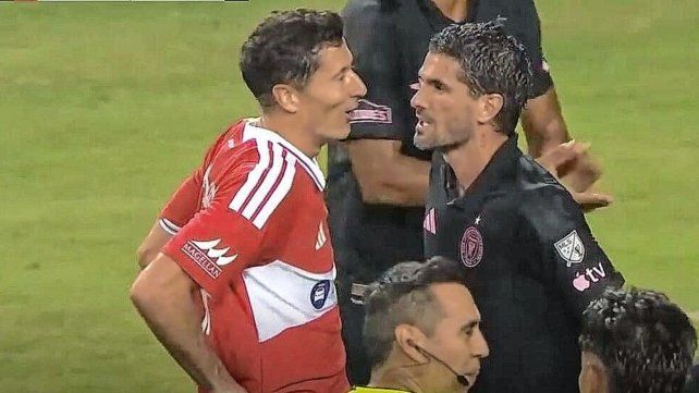 Rodrigo De Paul tuvo un fuerte intercambio con Robert Lewandowski. Yo gané dos Copa América y una Copa del Mundo. ¿Vos?