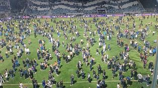 Operaron al joven herido en el partido de Gimnasia-Boca, que fue suspendido por incidentes y represión policial.