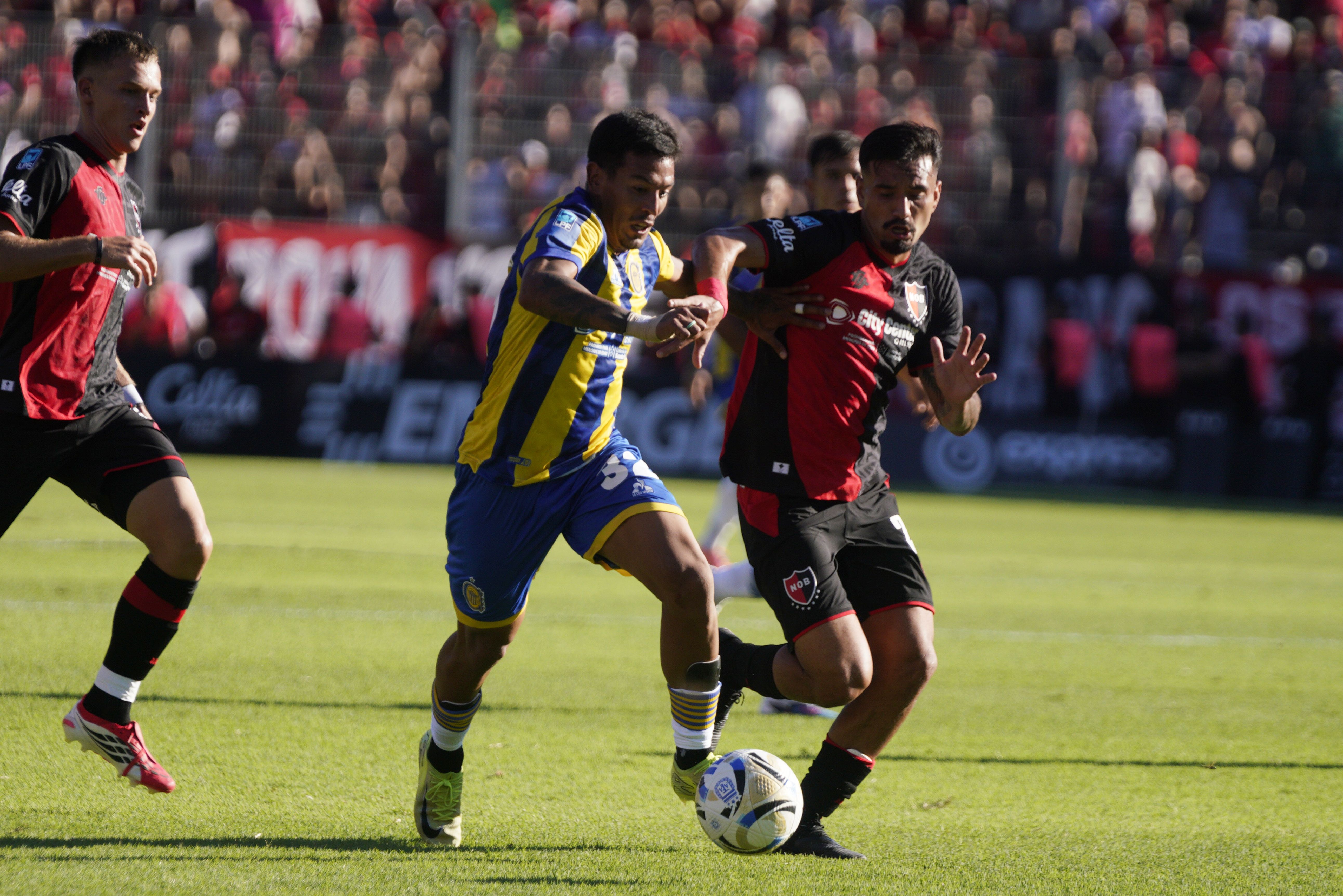 La Capital | El foco del clásico es la racha: Central va por más alegría y Newells por el quiebre