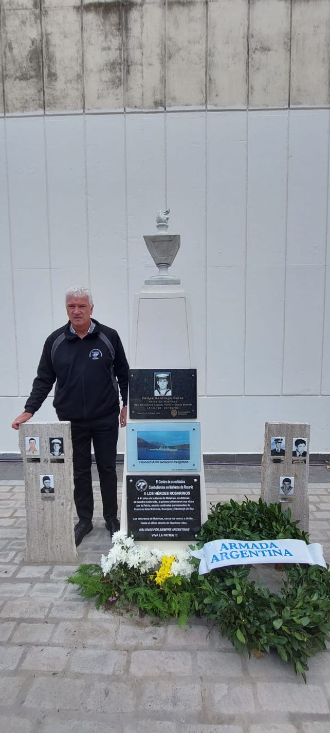 Miguel Soto en el homenaje a Felipe Gallo del cementerio El Salvador. 