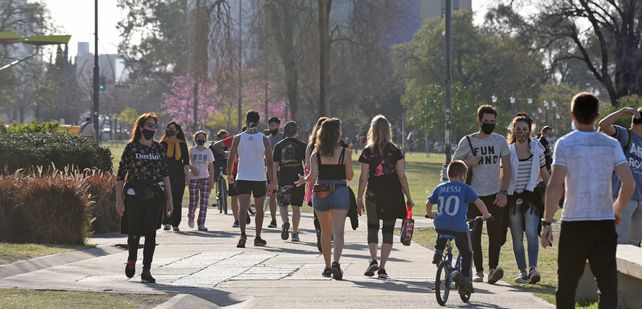 Aumentan los contagios de Covid-19  entre jóvenes y adolescentes