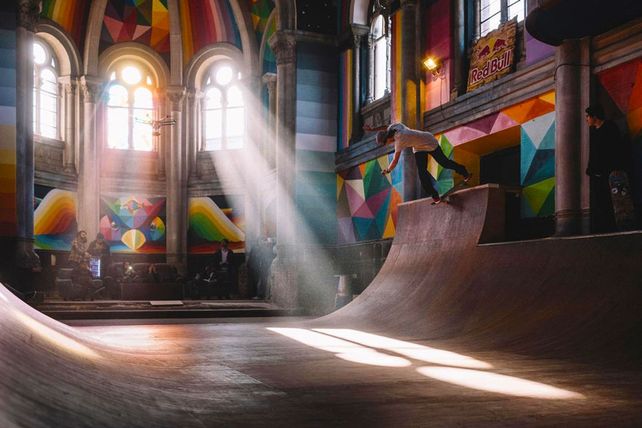 Convirtieron una iglesia de más de 100 años en un colorido skate park