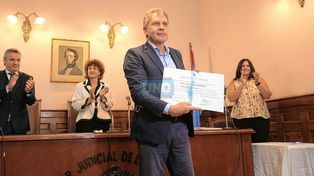 El mismo pueblo que me eligió para desempeñar el cargo más honorífico que puede tener un vecino, el de Intendente, ahora me confió su representación en el Congreso para defender los intereses de los entrerrianos, expresó Galimberti.