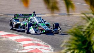 Asoma. “Tengo que mejorar mucho, pero creo que es un buen inicio. En la final trataré de terminar la carrera y traerme puntos”, dijo Canapino. Empieza la IndyCar.