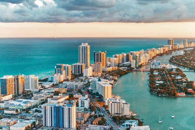 Semana Santa dolarizada: entre playas brasileñas y compras en Miami o Chile como plan B