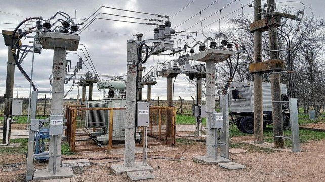 Enersa amplía la infraestructura eléctrica para mejorar el servicio en la zona rural de Gualeguay.